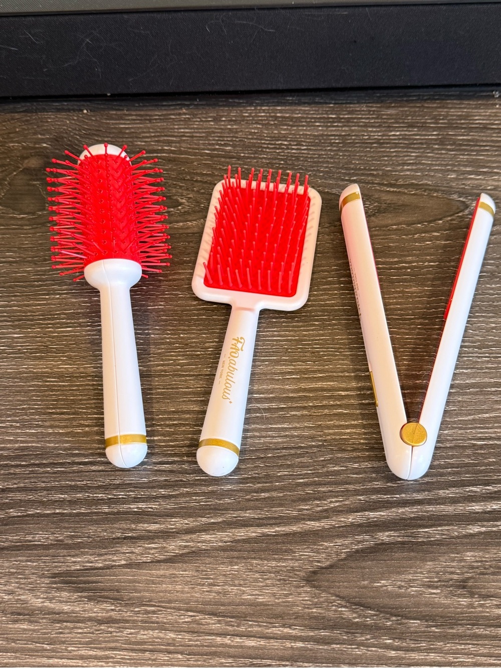 FAOabulous New York pretend play hair brush round brush & hair straightener cu